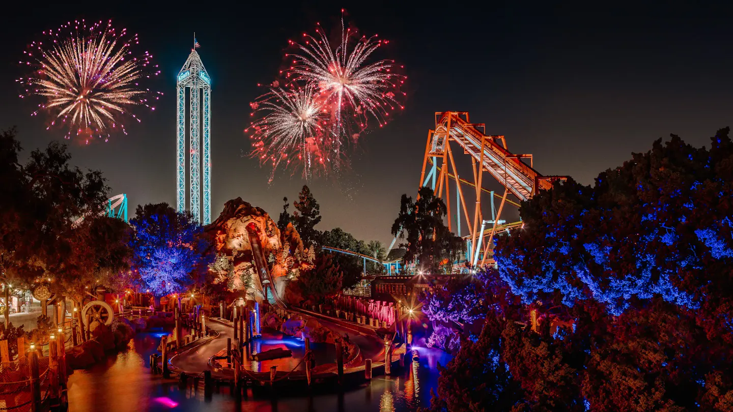 Knotts-Berry-Farm-Nighttime-Image.png